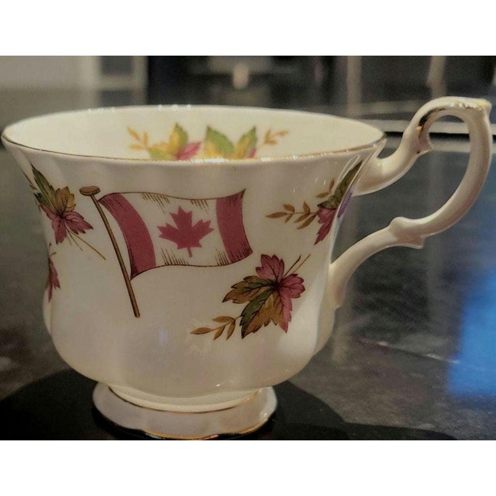 Royal Albert Canada From Sea to Sea Montrose Bone China Teacup Vintage 1960s 70s